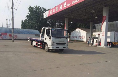 ����Ծ��һ�϶����ϳ�